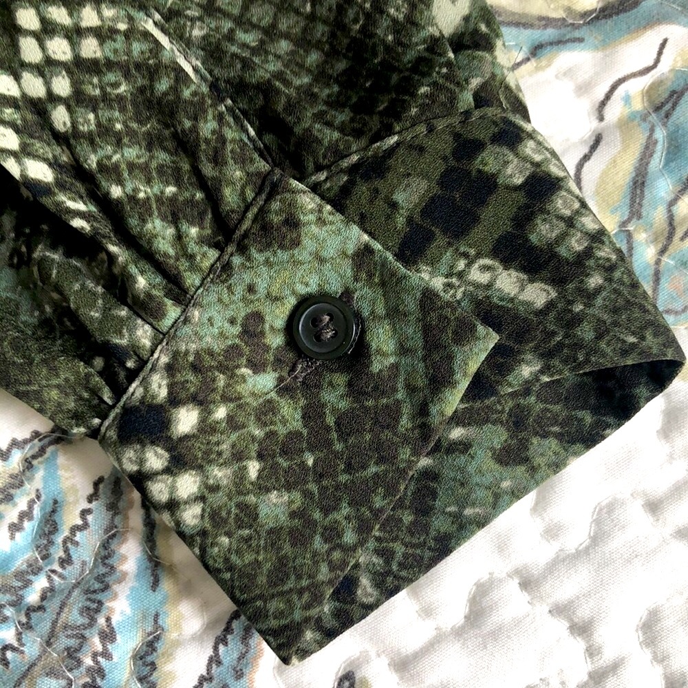 H&M Women's Green Snake Print Blouse - Picture 5 of 9